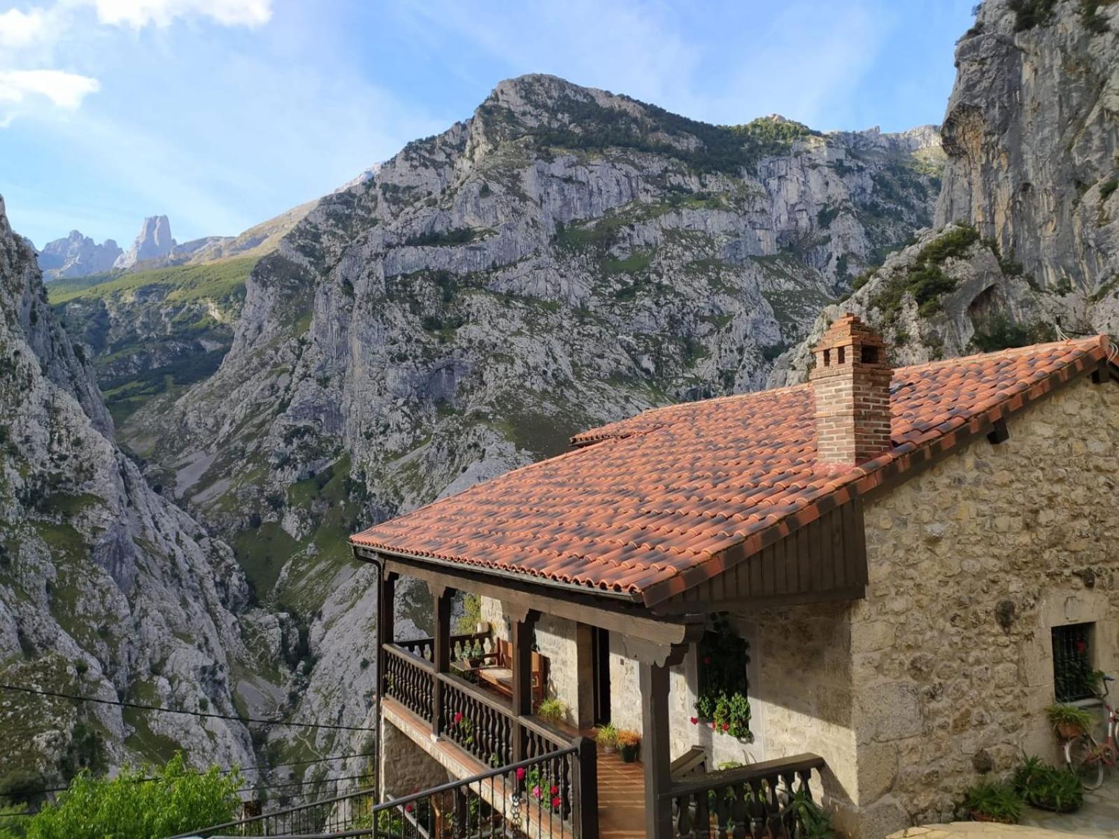 El Portal Del Abuelo Apartment Arenas De Cabrales Luaran gambar