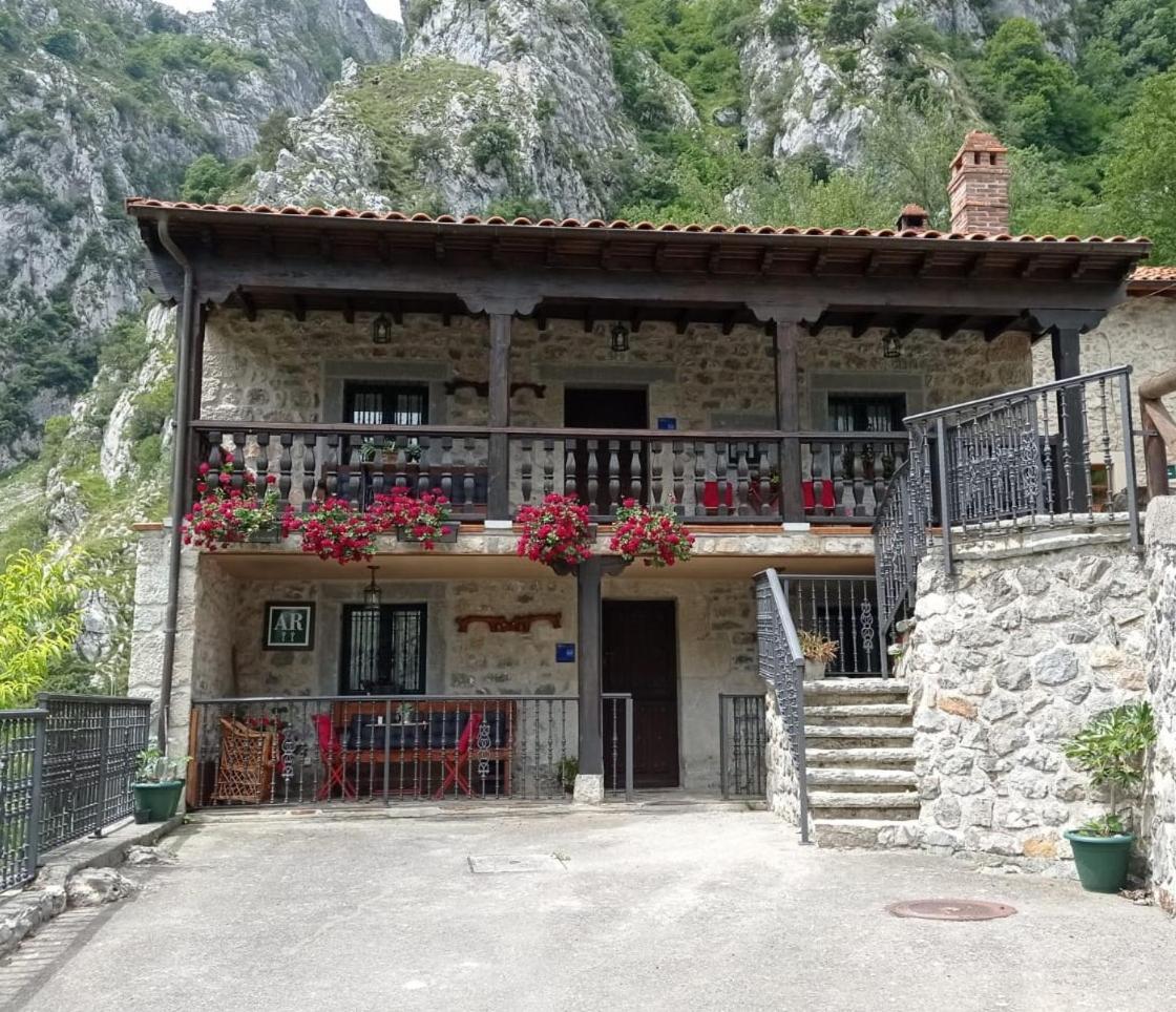 El Portal Del Abuelo Apartment Arenas De Cabrales Luaran gambar