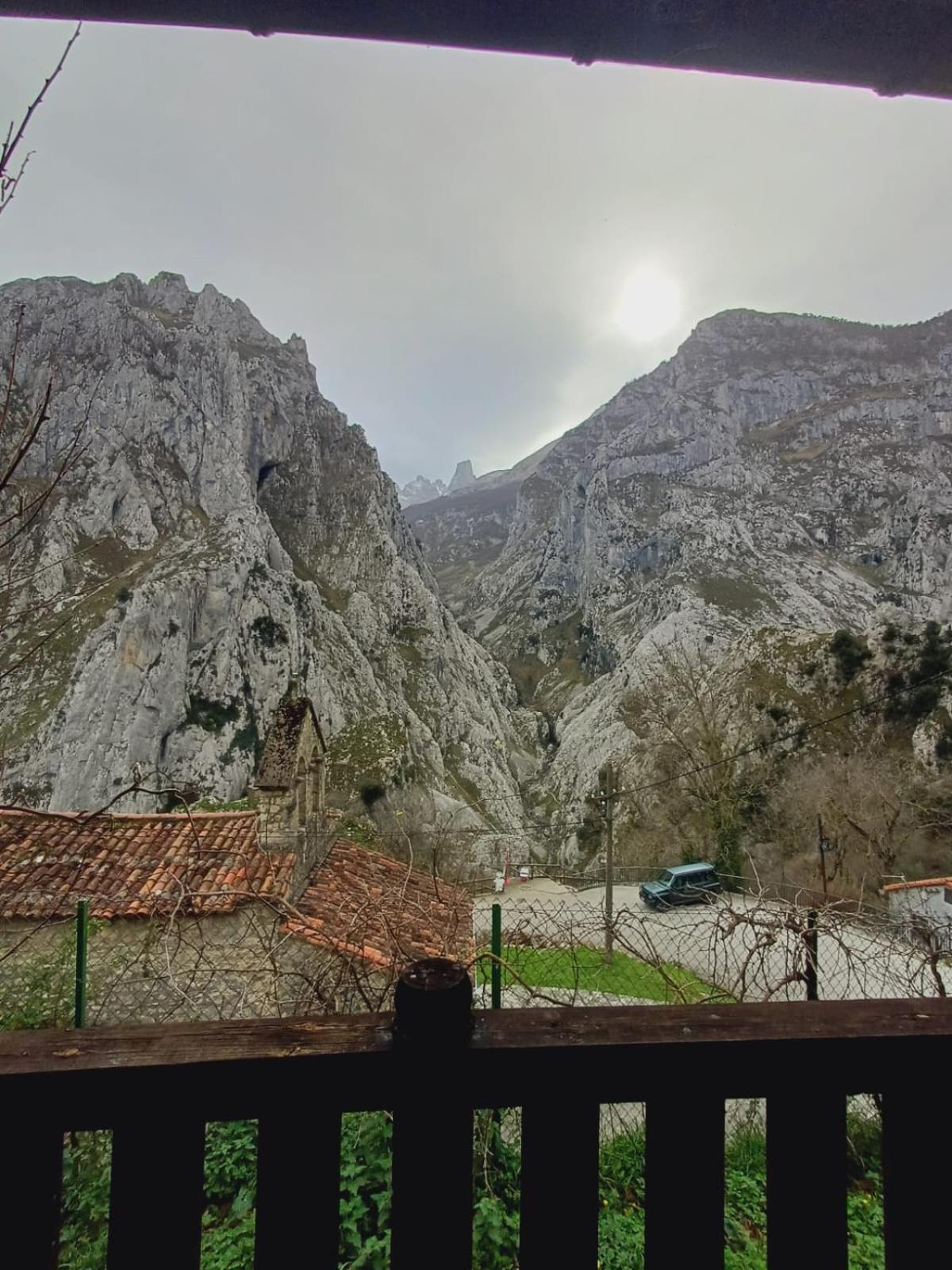 El Portal Del Abuelo Apartment Arenas De Cabrales Luaran gambar