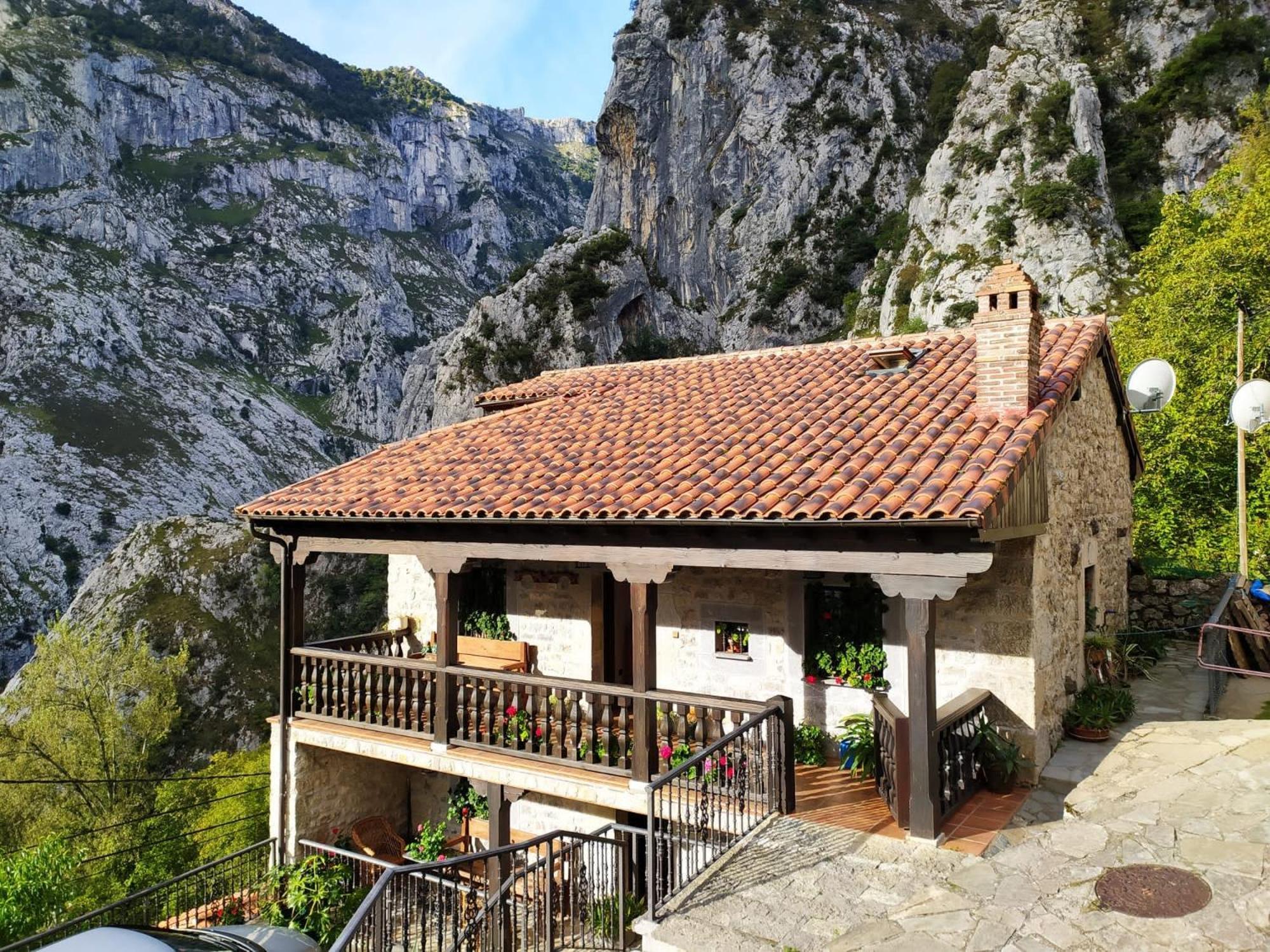 El Portal Del Abuelo Apartment Arenas De Cabrales Luaran gambar