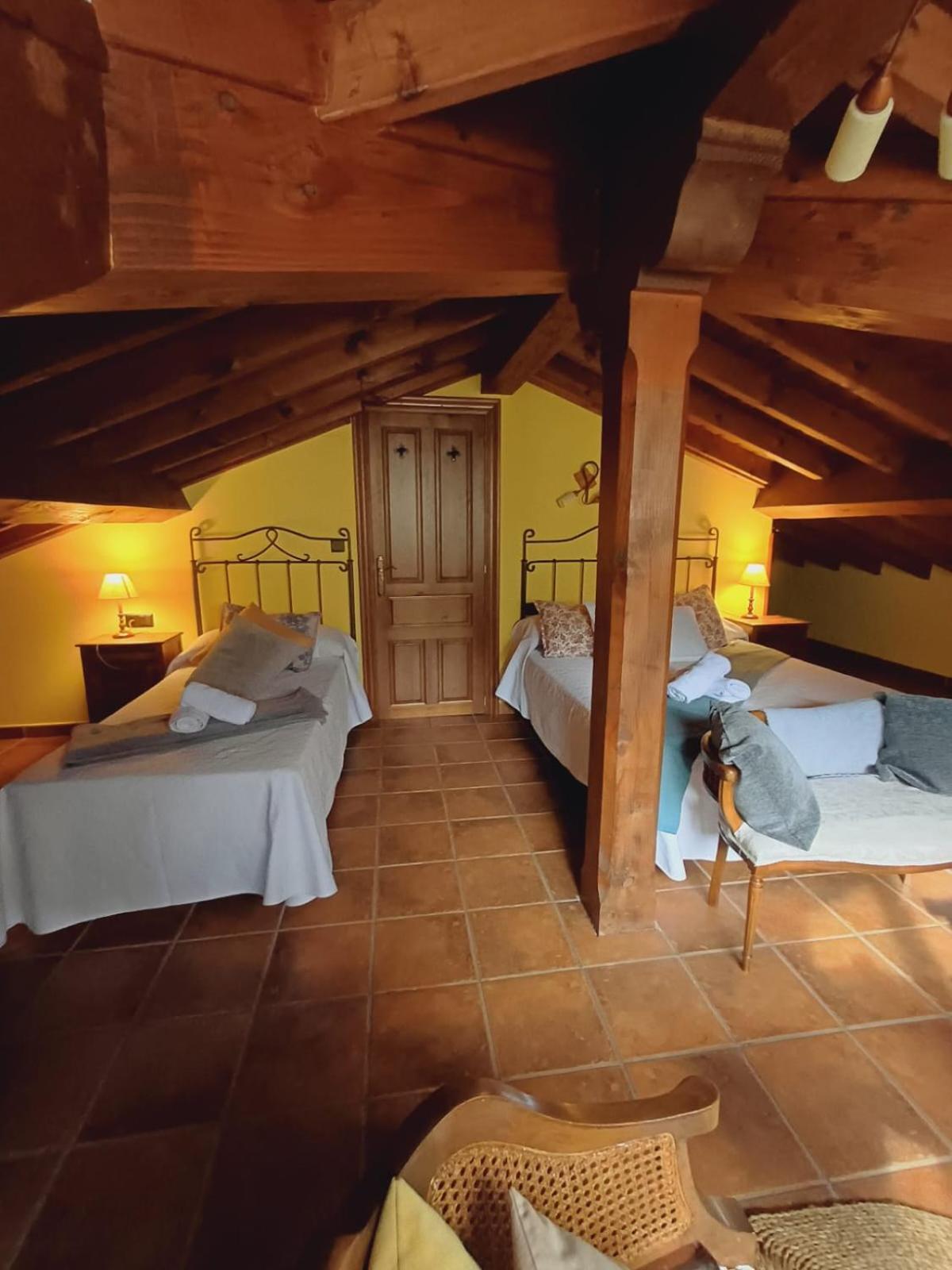 El Portal Del Abuelo Apartment Arenas De Cabrales Luaran gambar