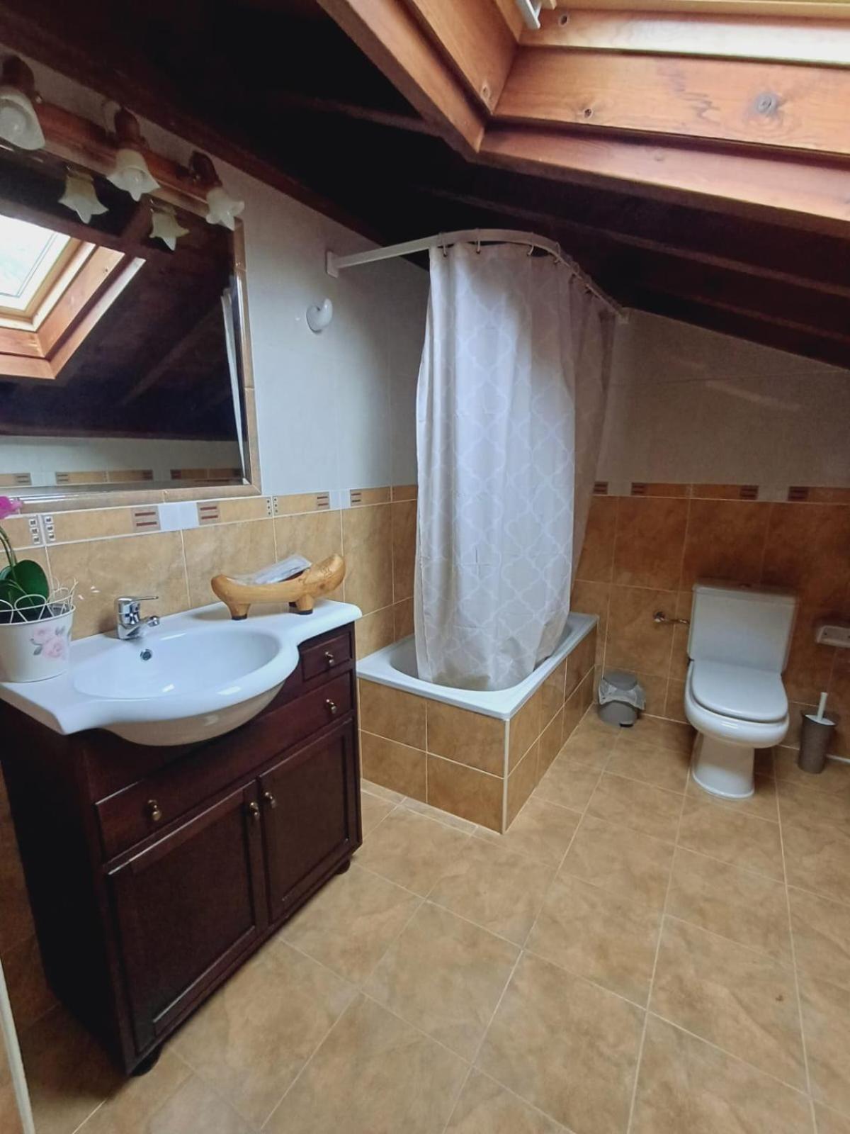 El Portal Del Abuelo Apartment Arenas De Cabrales Luaran gambar