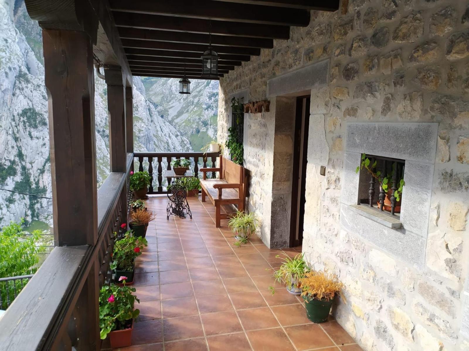 El Portal Del Abuelo Apartment Arenas De Cabrales Luaran gambar